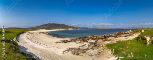 Fotografie Sandy cove with turquoise Dogs Bay in Connemara, Galway, Ireland