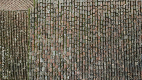 Wallpaper Mural Un tetto con coppi controllato dal drone Torontodigital.ca