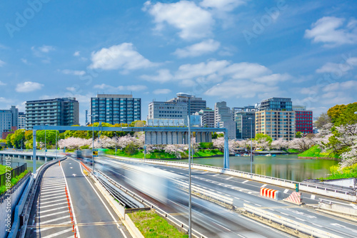 春の東京・首都高と千鳥ヶ淵　満開の桜