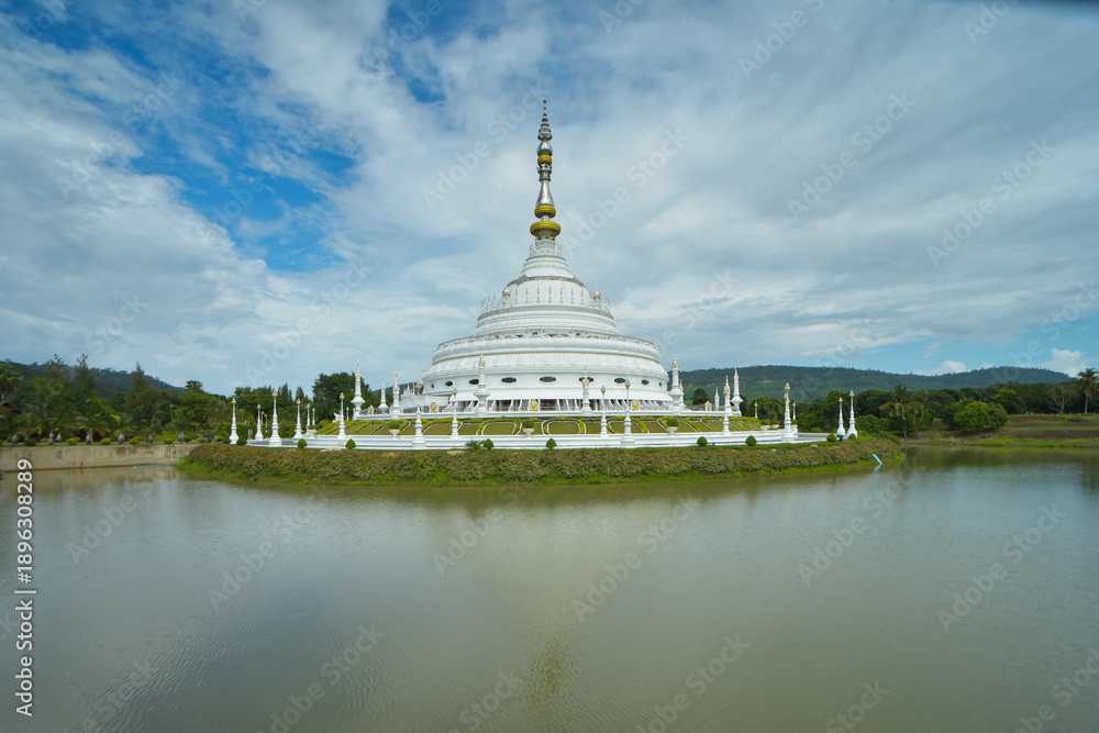 Fototapeta premium buddhist temple in thailand