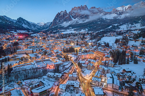 Tableau sur toile Cortina d'Ampezzo - Blue hour

Ready for the Olimpic games