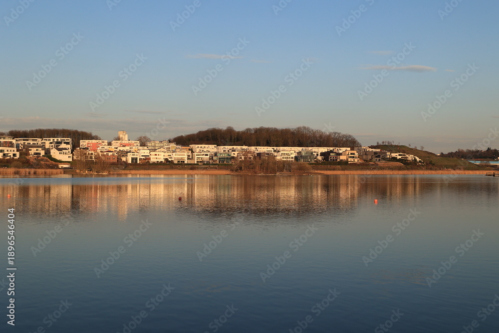 Fototapeta premium Sonnenuntergang am Dortmunder Phoenix See 