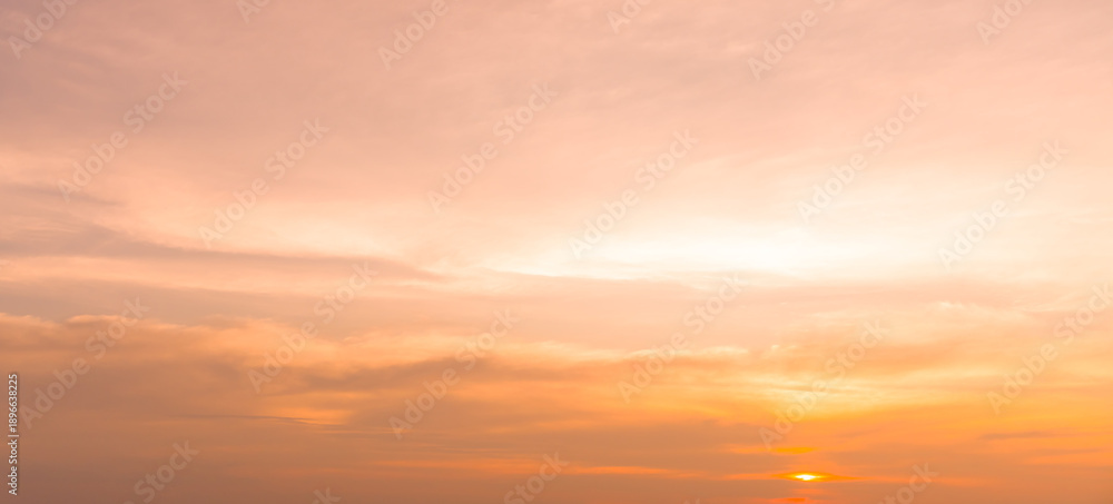 Obraz premium Beautiful morning or evening red or orange sky with cloudy while sunsets or sunrises taken at the sea used as natural blackground texture