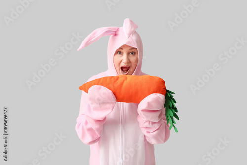 Funny senior woman in Easte...