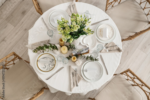 Beautiful table setting wit...