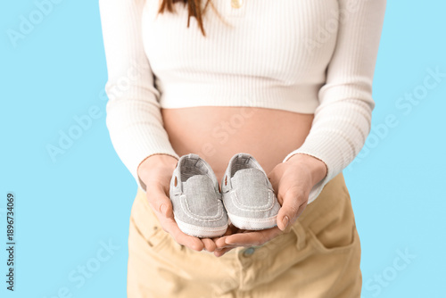 Beautiful pregnant woman wi...