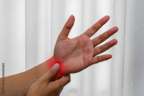 Photos Wrist pain from overuse shown by inflamed joint