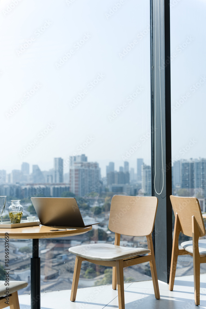 Obraz premium Office and leisure area by window with city view