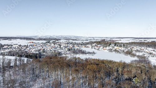 Luftbildaufnahme aus Stiege Stadt Oberharz am Brocken Winter