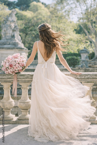 A garden bride & bouquet
