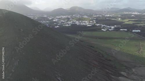 Lanzarote_Tiagua_La_Vegueta_Volcanes_Montañas_verdes_Tinajo_Muñique_Islas_Canarias_Invierno_humedo