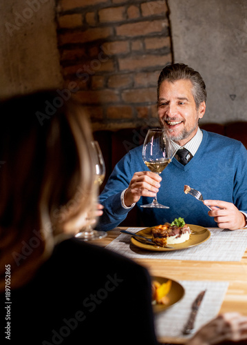 Couple enjoys dinner at res...