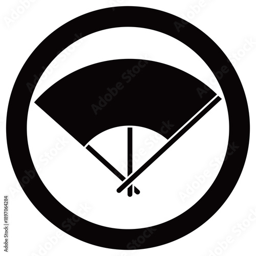 家紋です。丸に三本骨扇といいます。