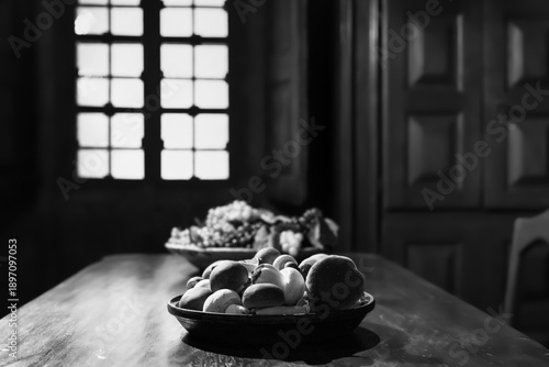 Wallpaper Mural Natura morta in bianco e nero con frutta su tavolo rustico e luce dalla finestra Torontodigital.ca