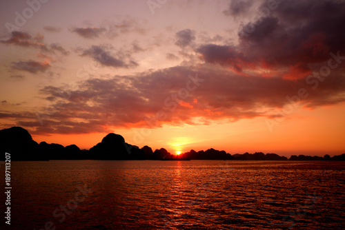 Photos ベトナム、世界遺産ハロン湾の夕日