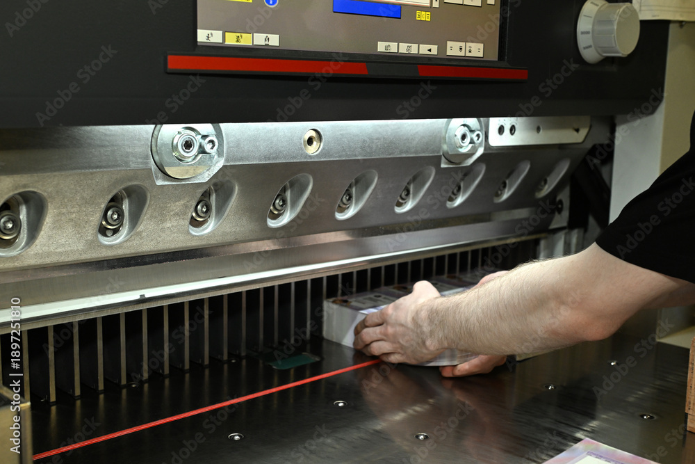 Slika na platnu The process of working with an industrial professional paper cutter in the works
