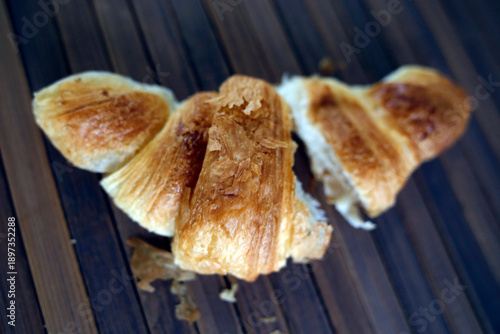Obraz na plátně déguster un croissant
