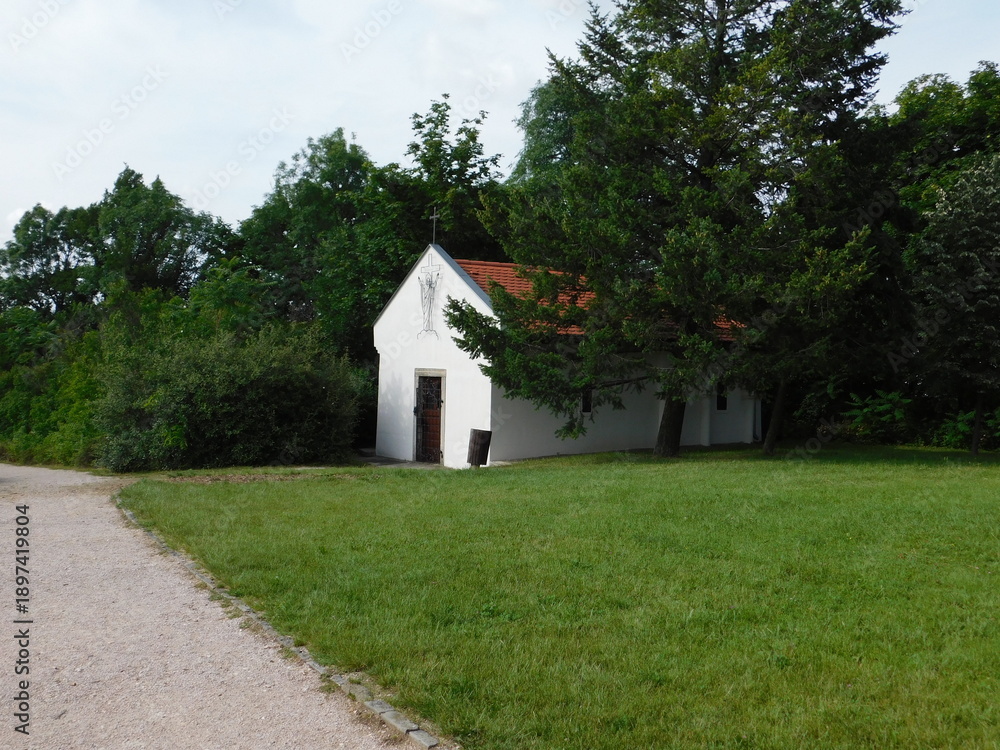 Obraz premium small church in the village, chapel