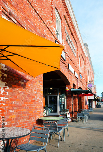 Fotografie Unique shops and local restaurants along Salem Street in downtown Apex , in Wake