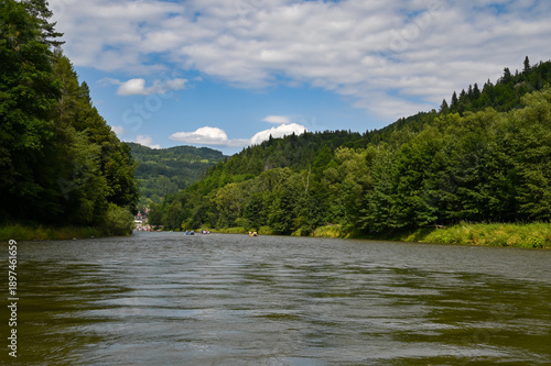 Fotografie Tradycyjny spływ tratwami flisackimi przez Przełom Dunajca w Pieninach