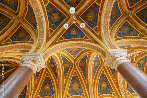 Fotografi Interior decoration of the ceiling with patterns in the building of the synagogu
