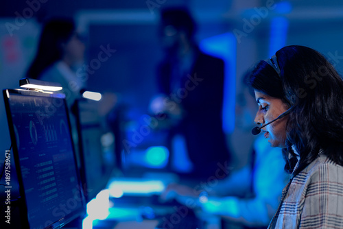 Bilde på lerret Data analyst deep dive night shift analyzing complex metrics visualizations dashboard screen headset facilitates remote team collaboration insights extraction critical business intelligence