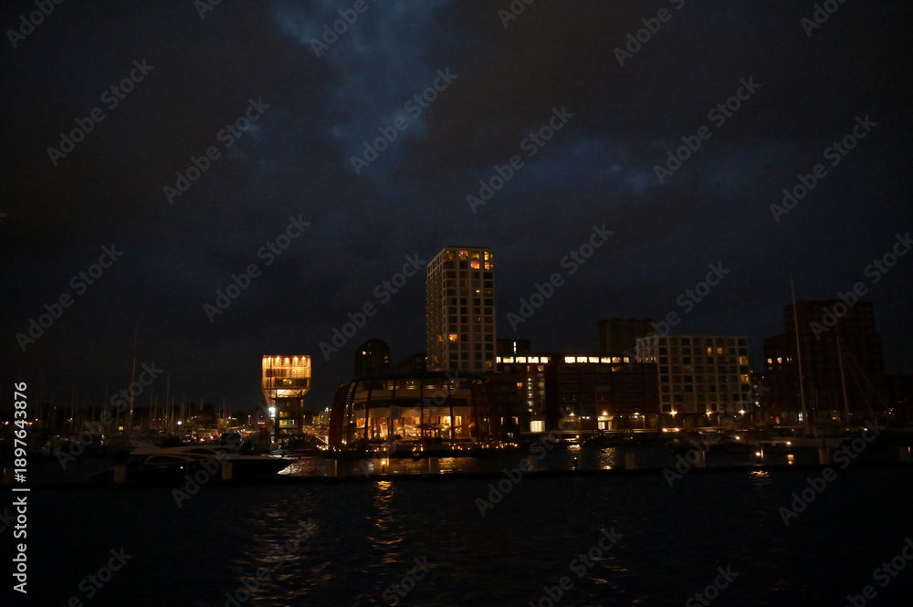 Fototapeta premium Amsterdam im Dunklen
