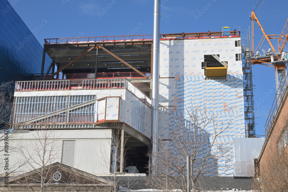 Fototapeta premium construction of Dani Reiss Modern and Contemporary Gallery at the Art Gallery of Ontario, south elevation, viewed from Grange Park, Toronto 