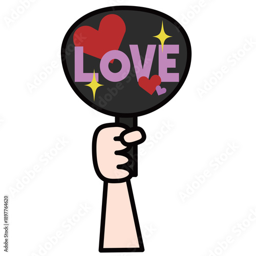 ｢LOVE｣と書かれた応援うちわ