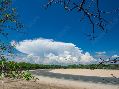 田舎の夏と入道雲