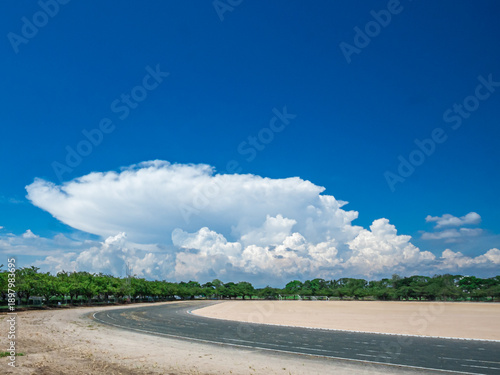 田舎の夏と入道雲
