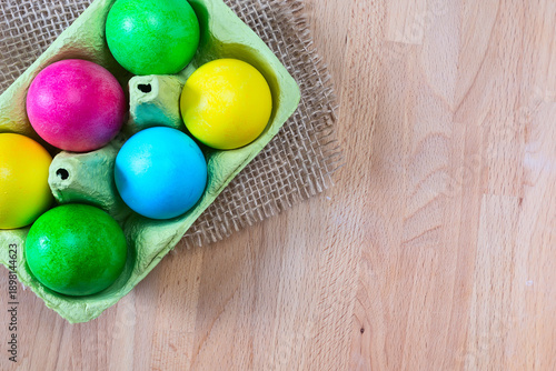 Cuadro en lienzo Colored Easter eggs in egg carton holder