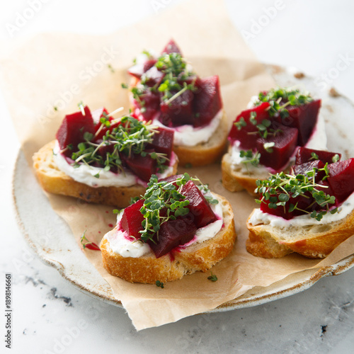 Photos Crostini with pickled beetroot