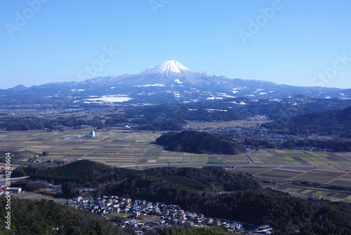 鳥取県南部町の母塚山から見た冬の伯耆富士　大山