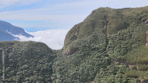 Trilha ou Trekking para o Pico Paraná escalaminhada de grampos na serra do ibitiraquire Antonina Mata Atlântica