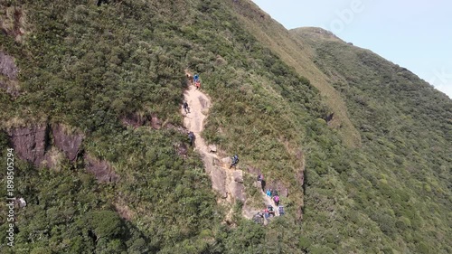 Trilha ou Trekking para o Pico Paraná escalaminhada de grampos na serra do ibitiraquire Antonina Mata Atlântica  Ibititati e União