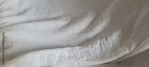 Image of a white sheet with a light-colored fabric texture.