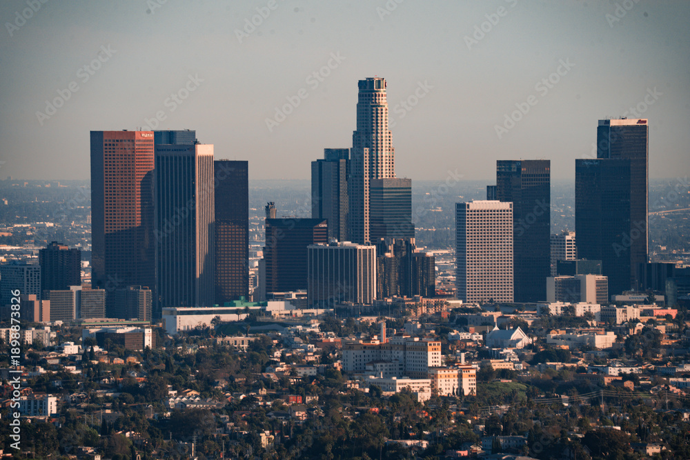 Obraz premium Los Angeles skyline with diverse architecture under a clear sky at golden hour