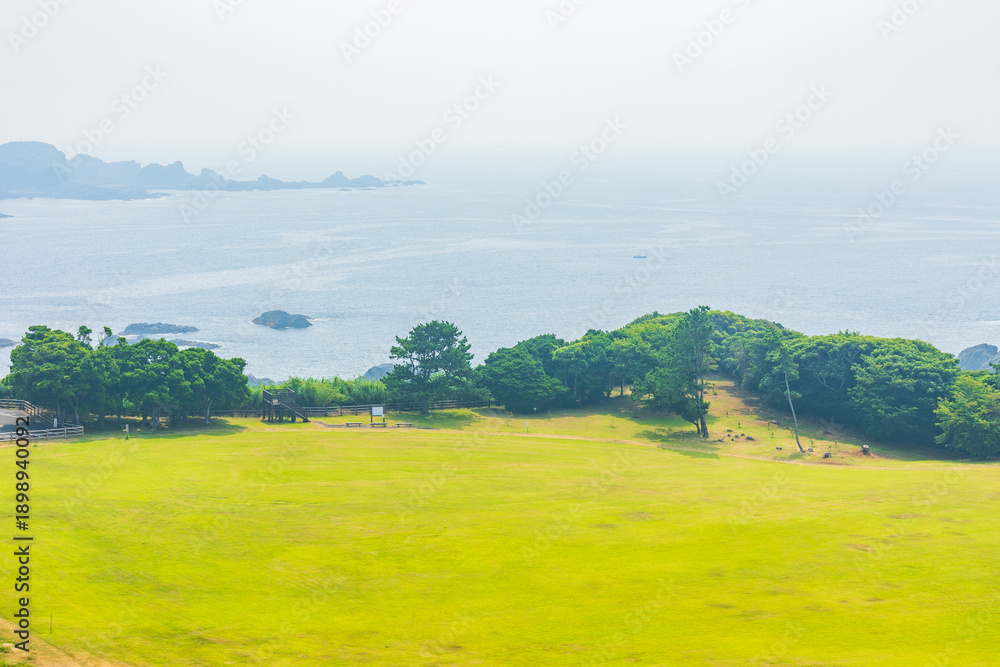 Fototapeta premium 日本の風景・夏 和歌山県串本町 潮岬観光タワーからの眺望