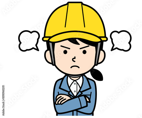 怒っているヘルメットをかぶった現場監督の女性