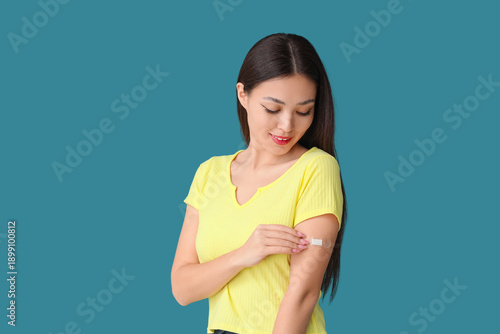 Young Asian woman with appl...