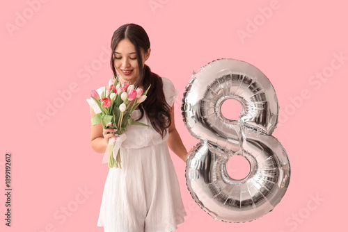 Pretty young Asian woman wi...