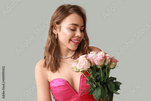 Young woman with roses on l...