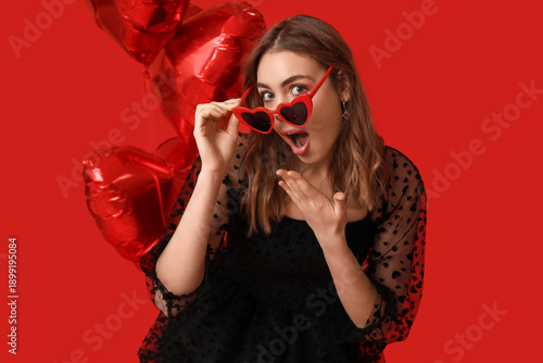 Surprised young woman in he...