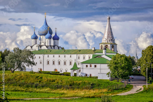 Konstfotografi Suzdal Kremlin building on a cloudy summer day, Vladimir region of Russia