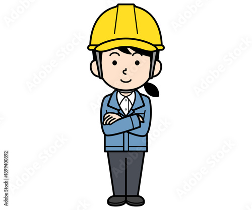 腕組みするヘルメットをかぶった現場監督の女性