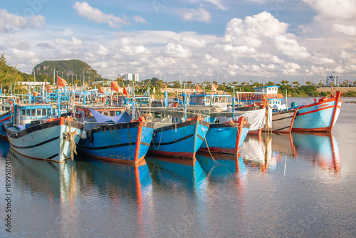 Fotografía traditional fishing boats in Da Nang harbor, Vietnam