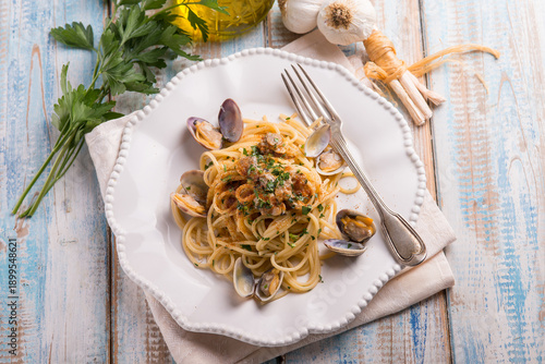 spaghetti with giant clam garlic and bottarga