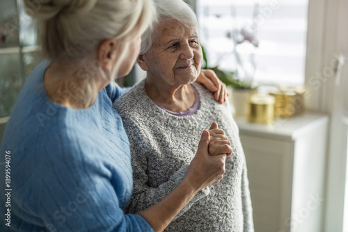 Quadro su tela Elderly woman with her caregiver in a nursing home