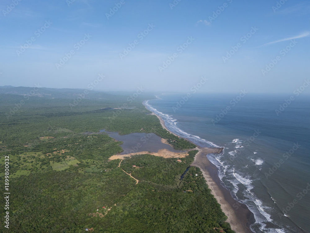 Obraz premium Coastline of pacific ocean aerial drone view